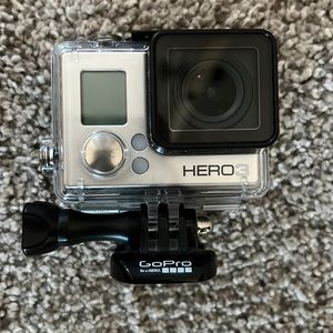 go pro hero 3 hardly ever used in good shape